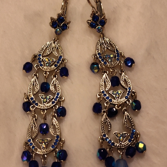 NEW! Vintage Cache Dangling Earrings - Picture 4 of 7
